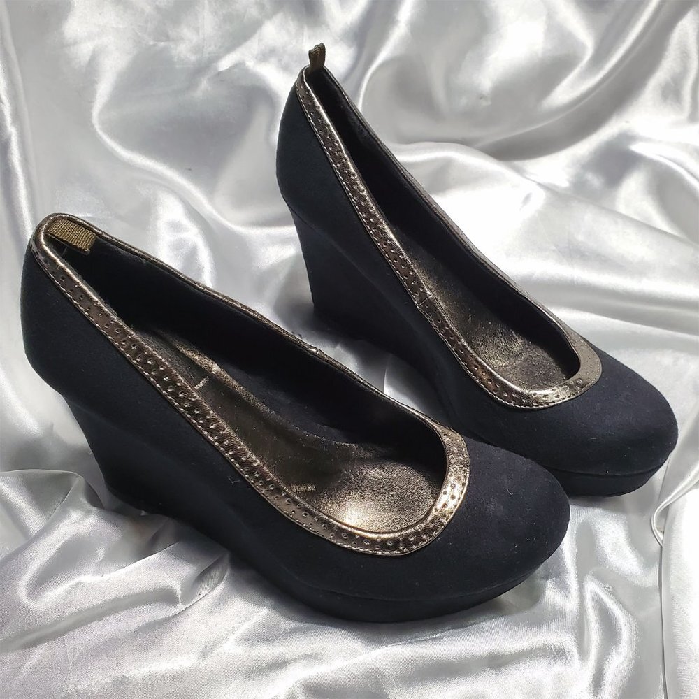 NEW GAP black suede platform wedge heels with silver accents SZ 7